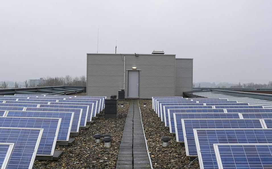 How much revenue can 1MW industrial and commercial PV power station bring through carbon trading